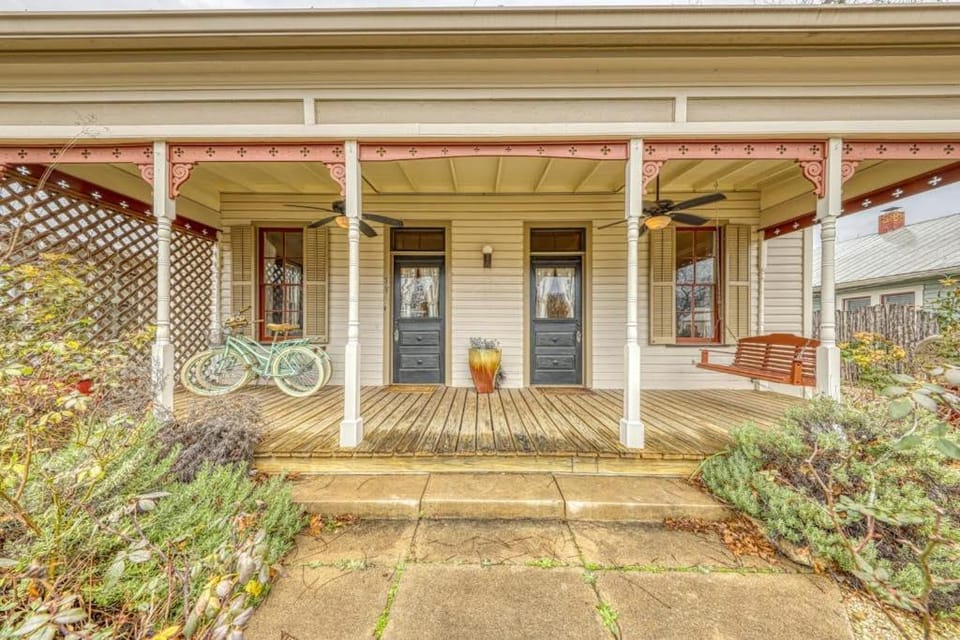 Property building, Facade/entrance, Garden