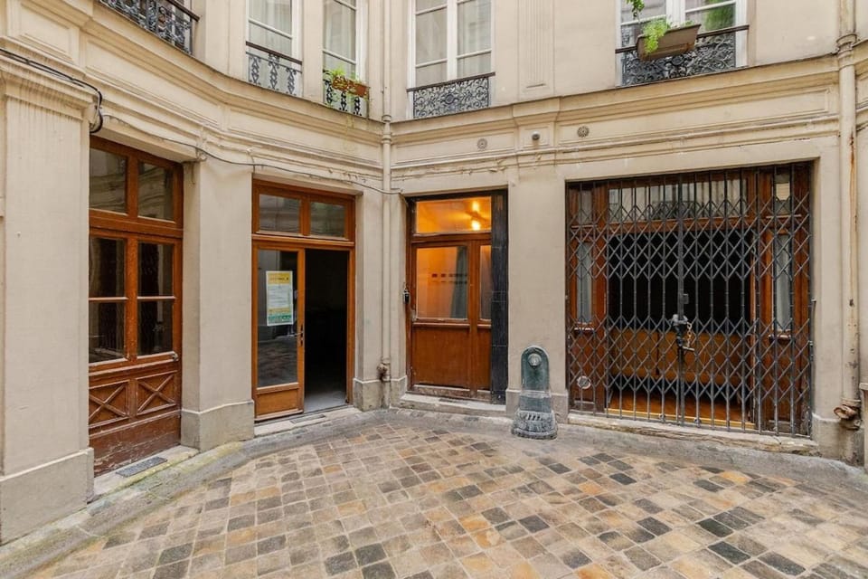 Property building, Facade/entrance