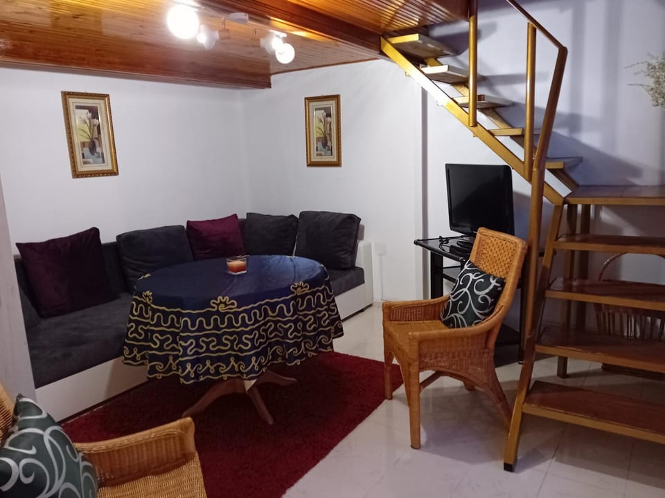 Communal lounge/ TV room, TV and multimedia, Living room, Seating area, Dining area