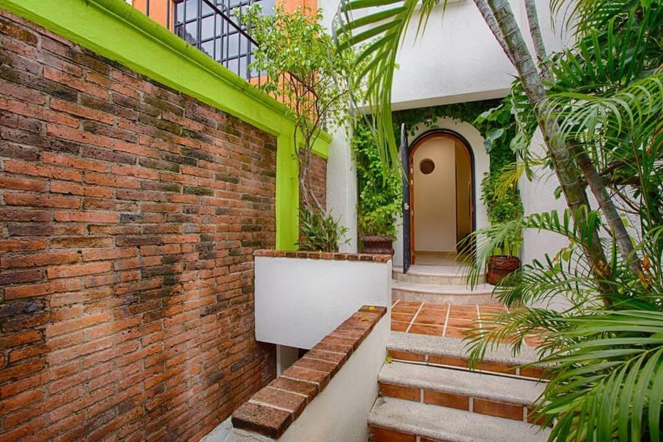 Stunning Ocean Views, Villa Ecuador, Centrally located House in Puerto Vallarta