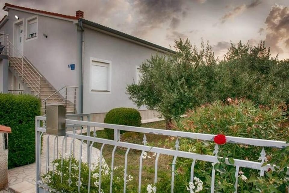 Property building, Garden