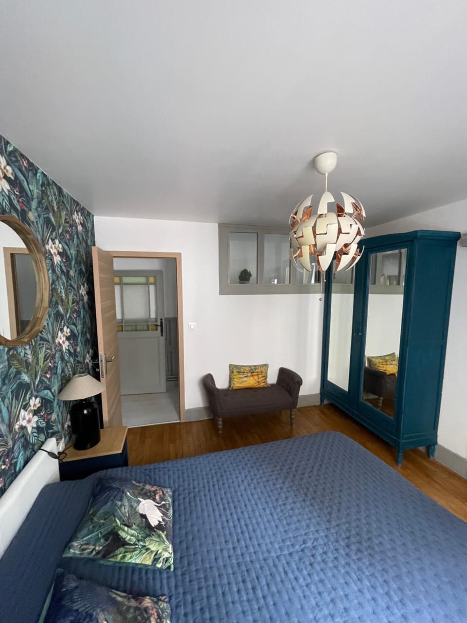 Photo of the whole room