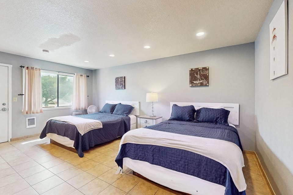 Sea Treasures Inn Units #101-104, #114, & #115 House in Rockaway Beach