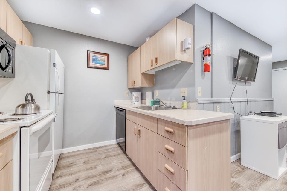 Sea Treasures Inn Units #205-212 House in Rockaway Beach