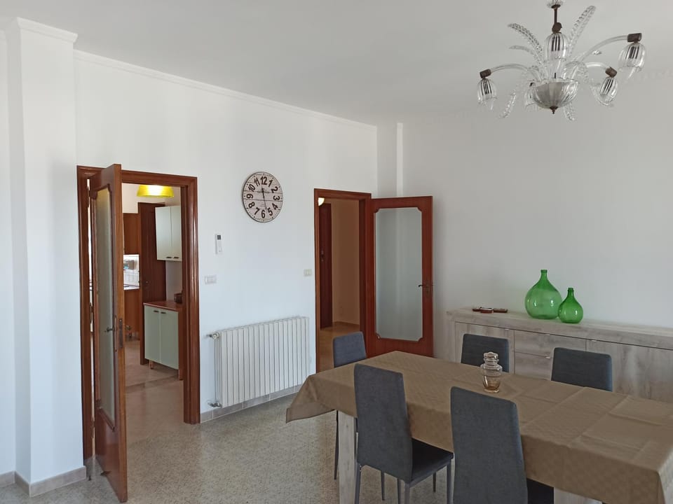 Living room, Seating area, Dining area, Bedroom