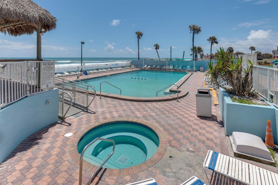 Daytona Beach Studio w/ Ocean View + Amenities! House in Florida