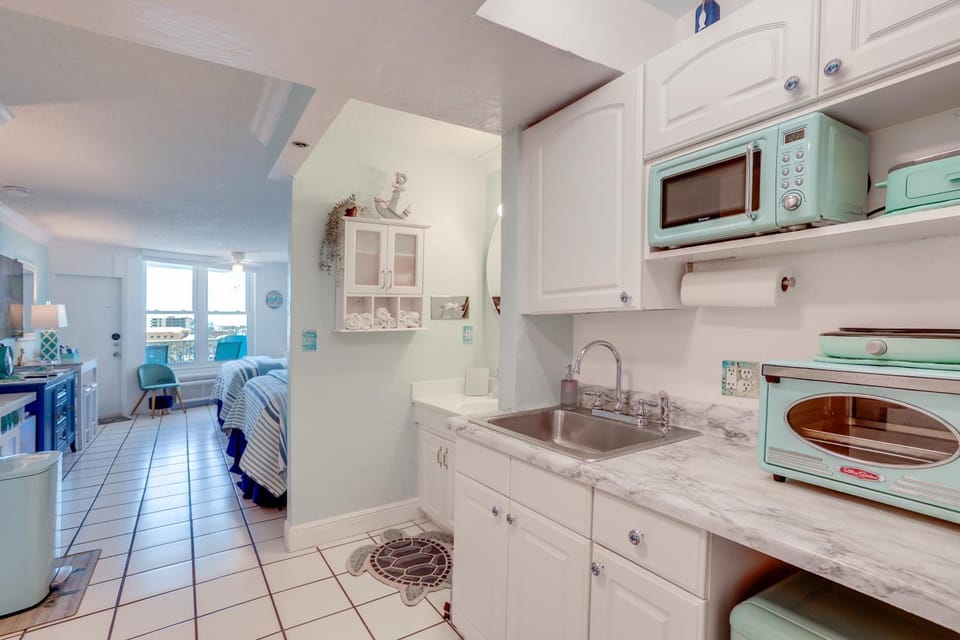 Daytona Beach Studio w/ Ocean View + Amenities! House in Florida