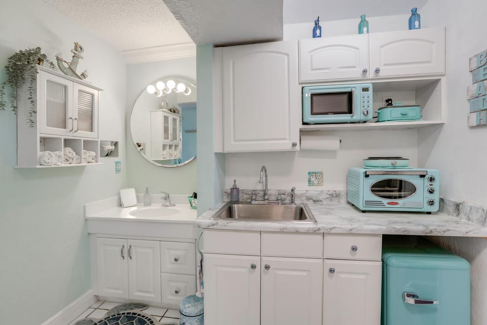 Daytona Beach Studio w/ Ocean View + Amenities! House in Florida