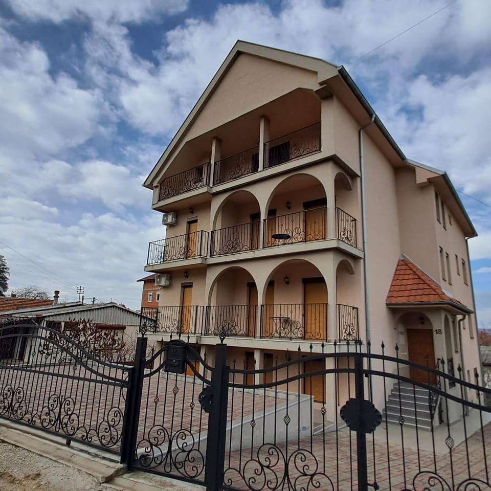 Property building, Facade/entrance, Balcony/Terrace