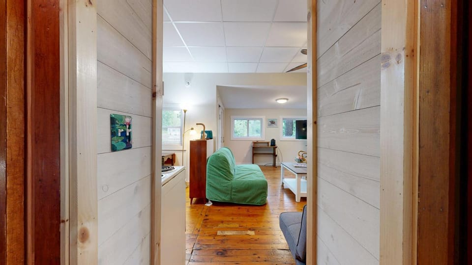 Entire lakefront home on Togus Pond with decks, canoe, firepit & great view House in Augusta