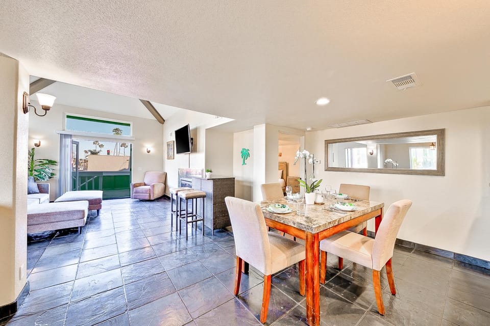 Great Balboa Peninsula Combo House in Balboa Peninsula