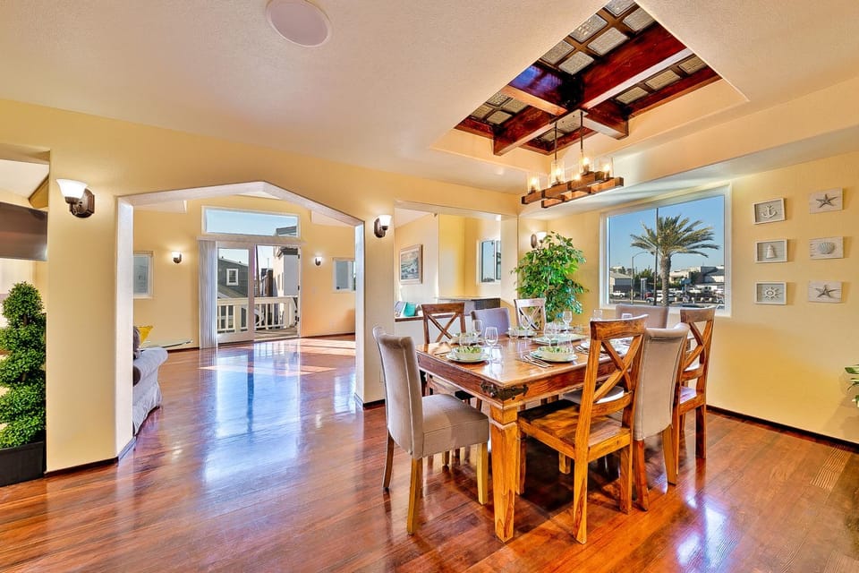 Great Balboa Peninsula Combo House in Balboa Peninsula