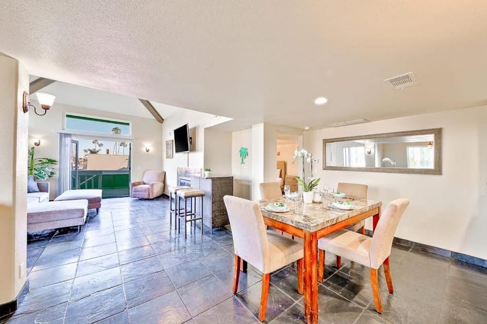 Great Balboa Peninsula Combo House in Balboa Peninsula