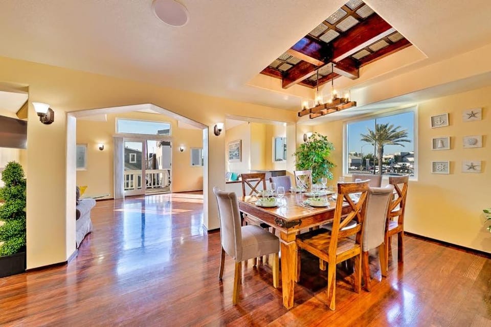 Great Balboa Peninsula Combo House in Balboa Peninsula