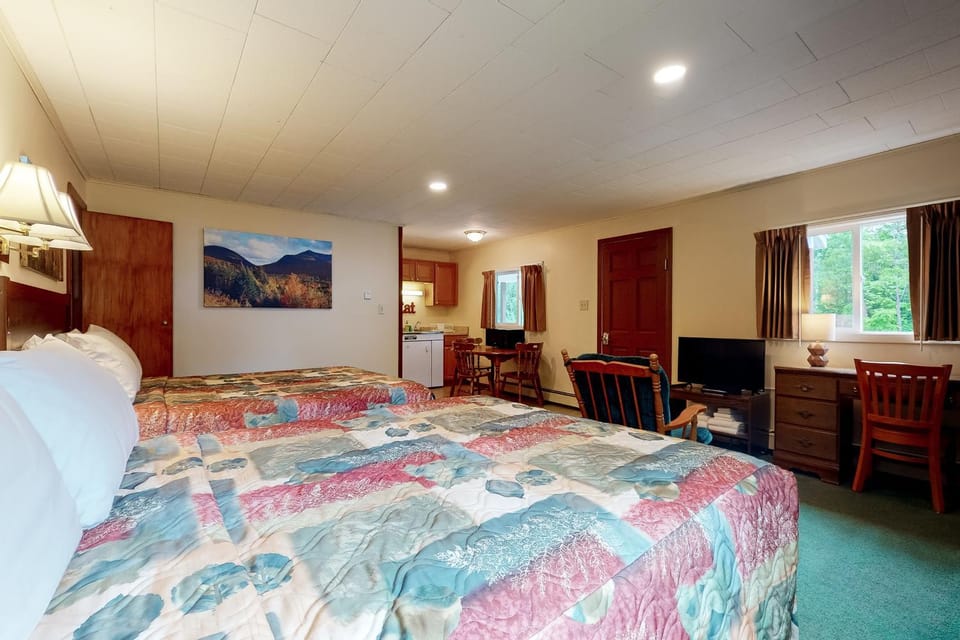 Riverbank Connecting Motel Rooms 9 & 12 Apartment in Woodstock