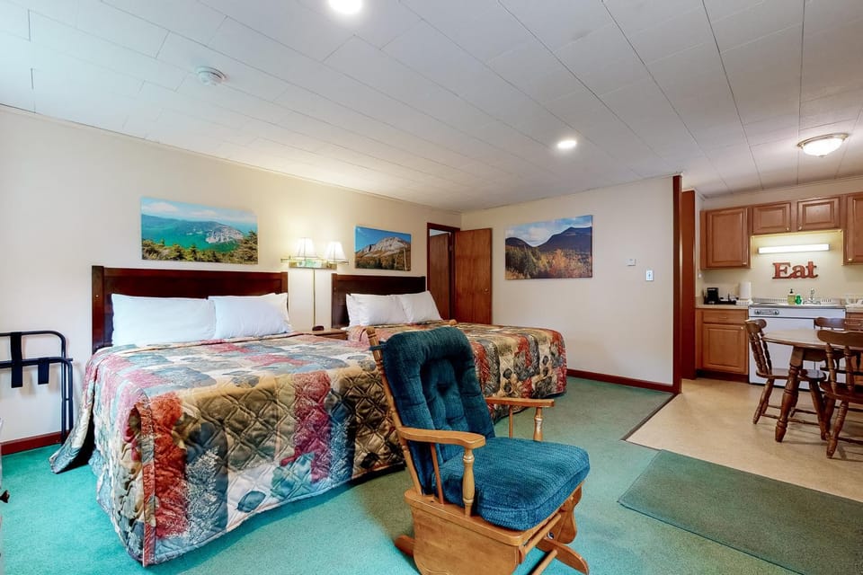 Riverbank Connecting Motel Rooms 9 & 12 Apartment in Woodstock