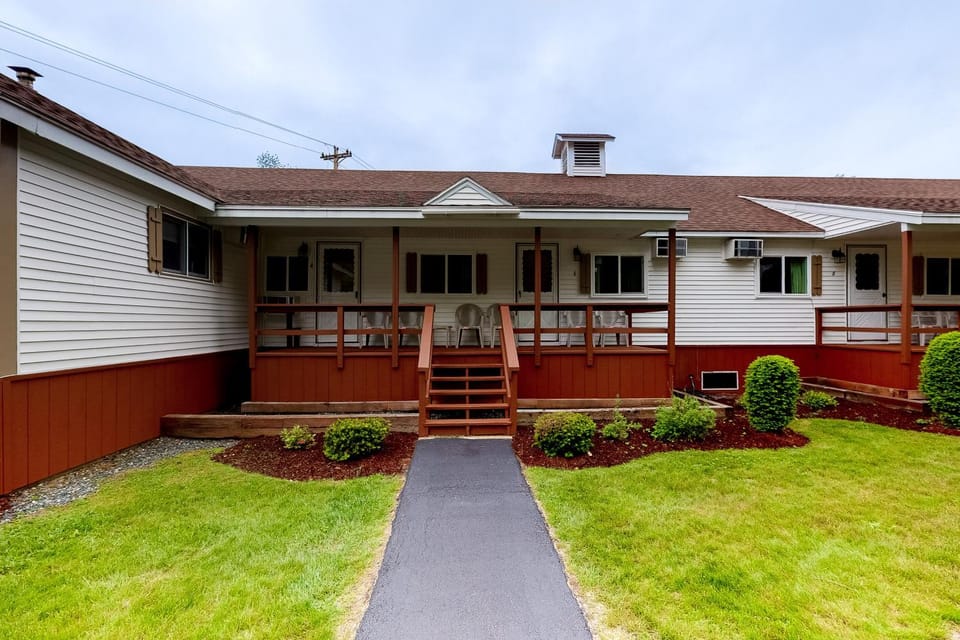 Riverbank Connecting Motel Rooms 4 & 6 Apartment in Woodstock