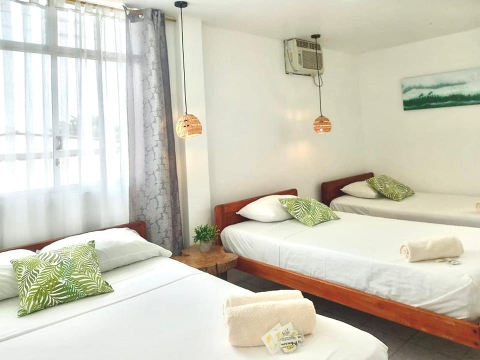 Bed, Photo of the whole room, Bedroom, air conditioner