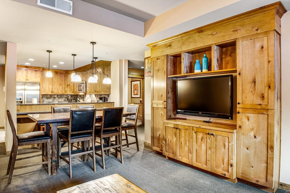 Trailhead Lodge #108 Apartment in Kittitas County