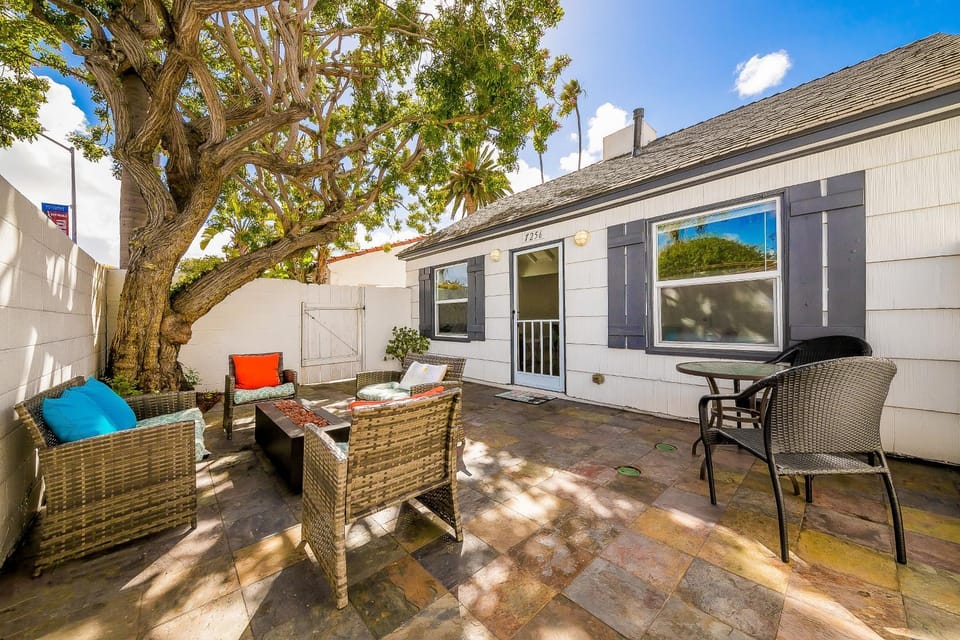 La Jolla Beach Retreat Compound House in La Jolla