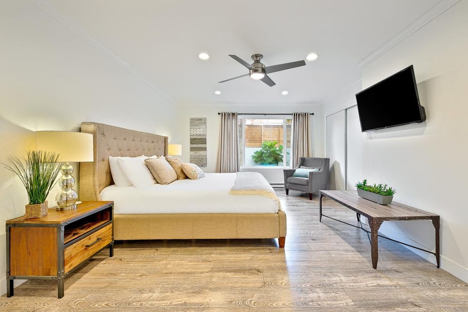 La Jolla Beach Retreat Compound House in La Jolla