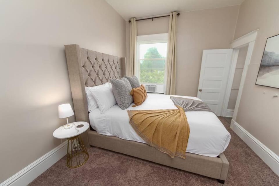 Renovated 2 bed 2 bath Near Arena and Downtown Apartment in Spokane