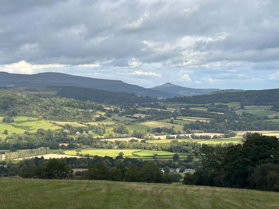 Nearby landmark, Day, Natural landscape, View (from property/room), Mountain view