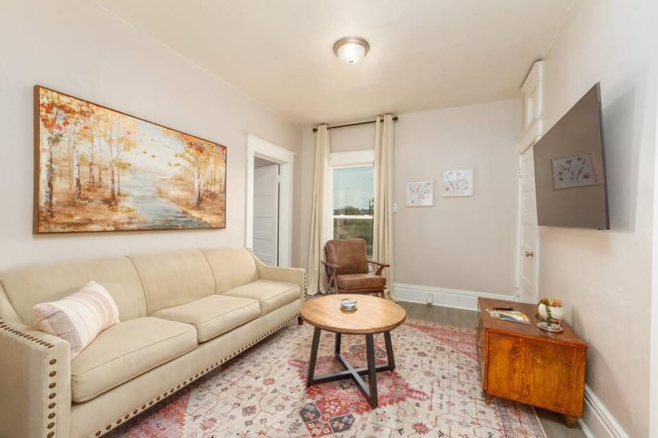 Historic 3 Bed 1 bath Near Downtown Spokane Apartment in Spokane