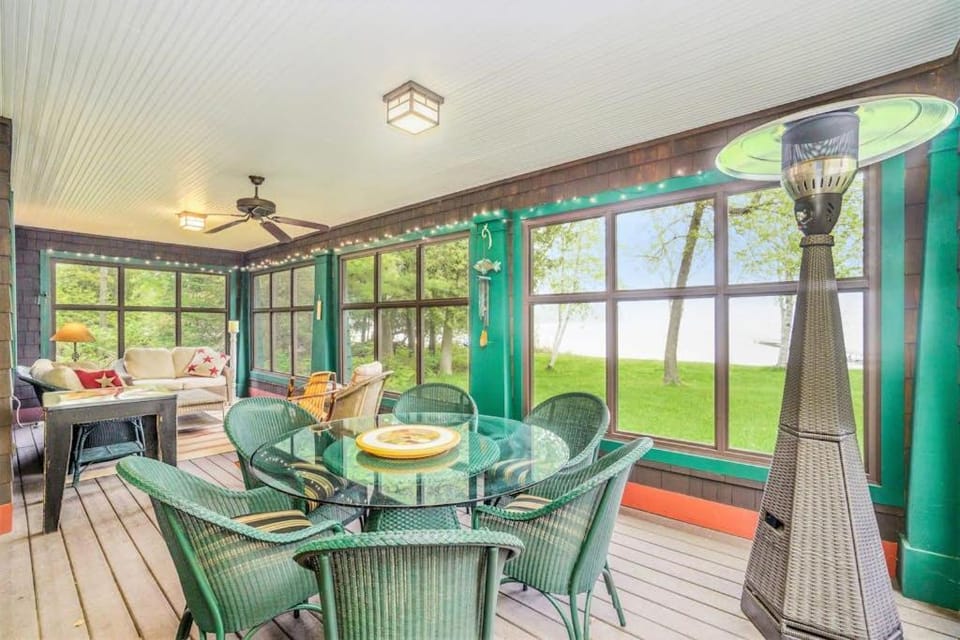 Platte Lake Paradise House in Crystal Lake