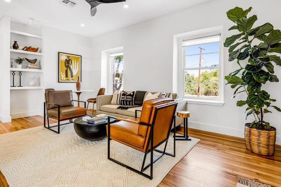 Living room, Seating area