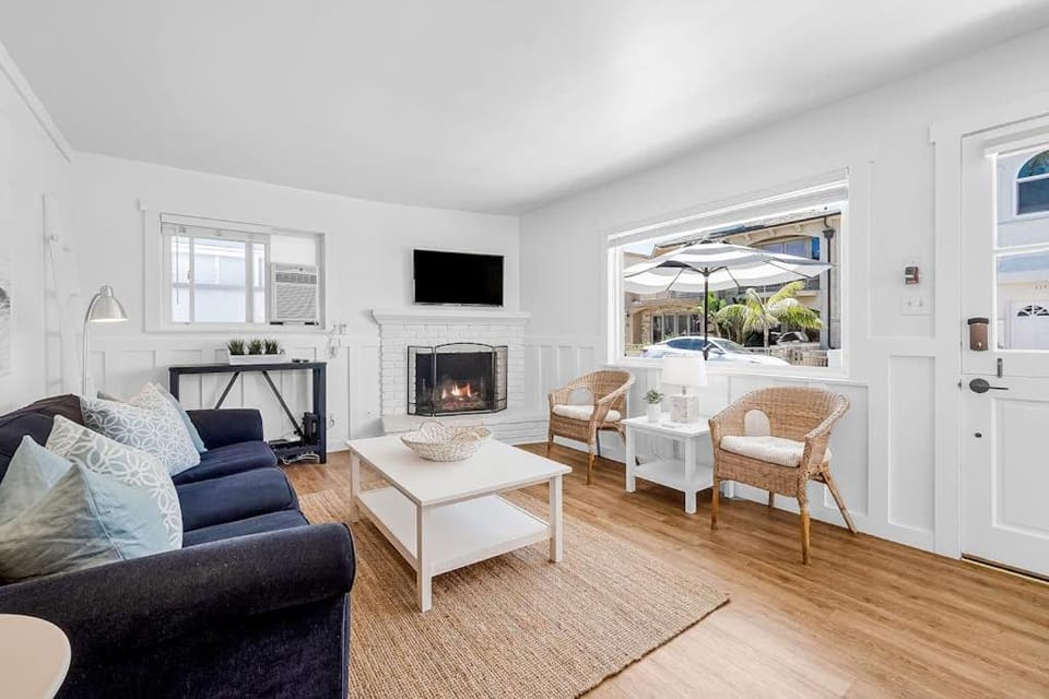 Newport Coastal Compound House in Balboa Peninsula