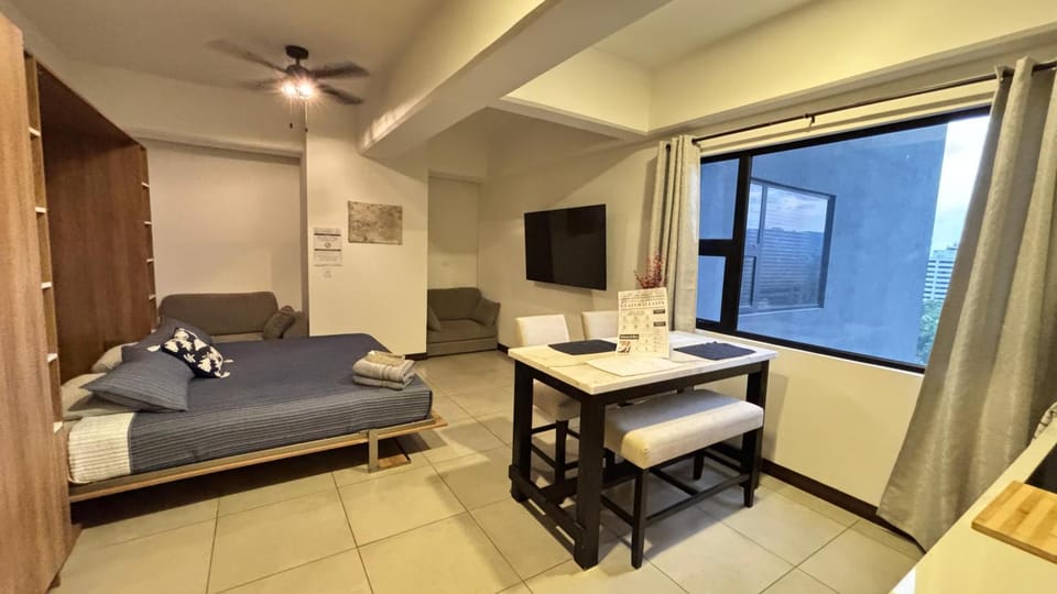 Photo of the whole room, Dining area, Bedroom