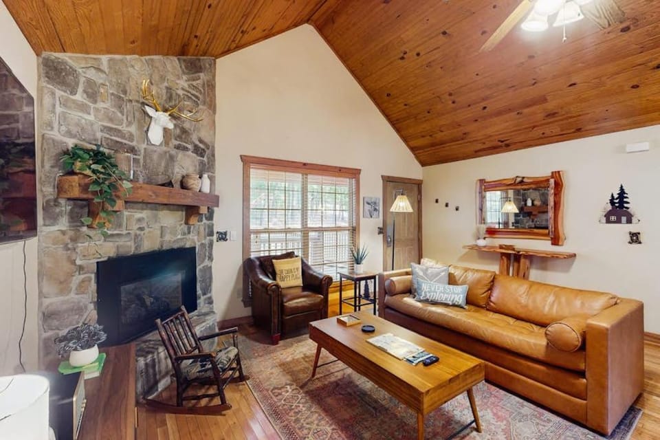 Woodland House in Table Rock Lake