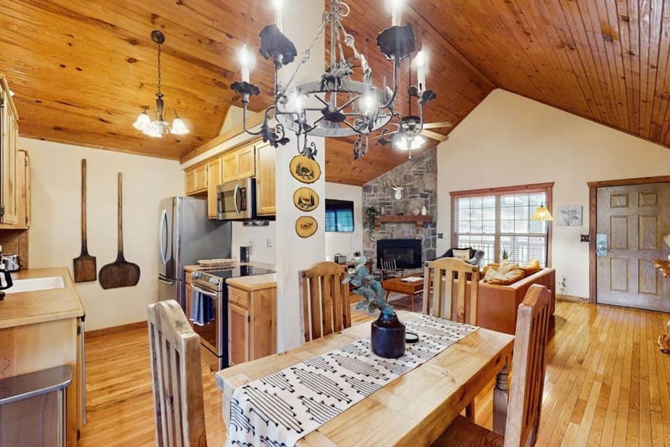 Woodland House in Table Rock Lake