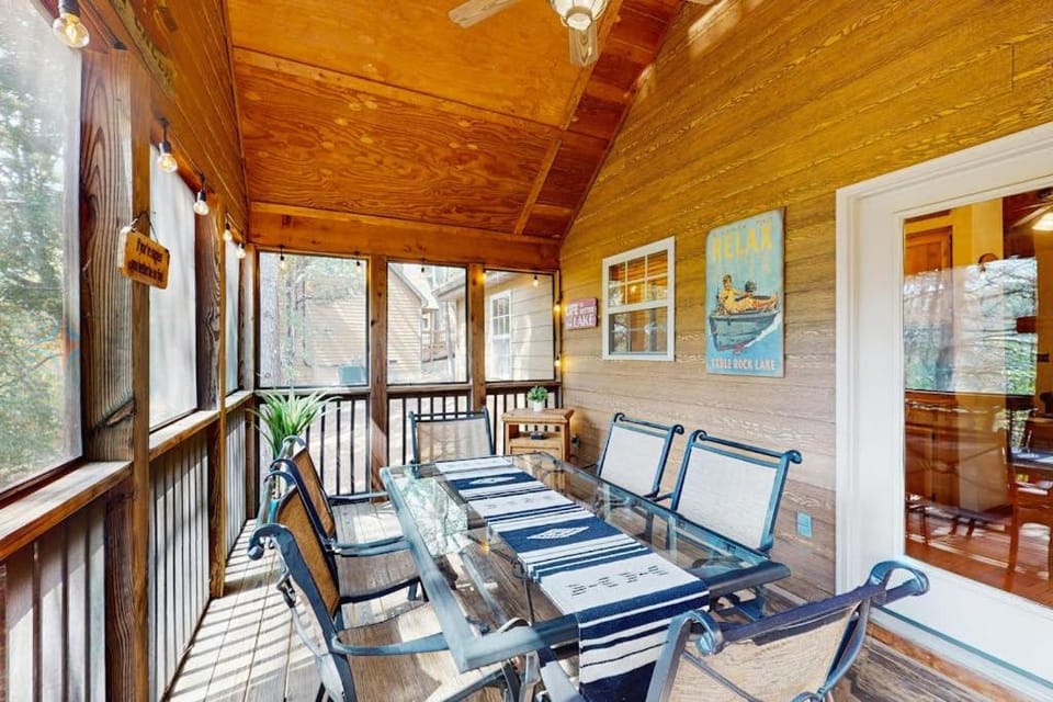 Woodland House in Table Rock Lake