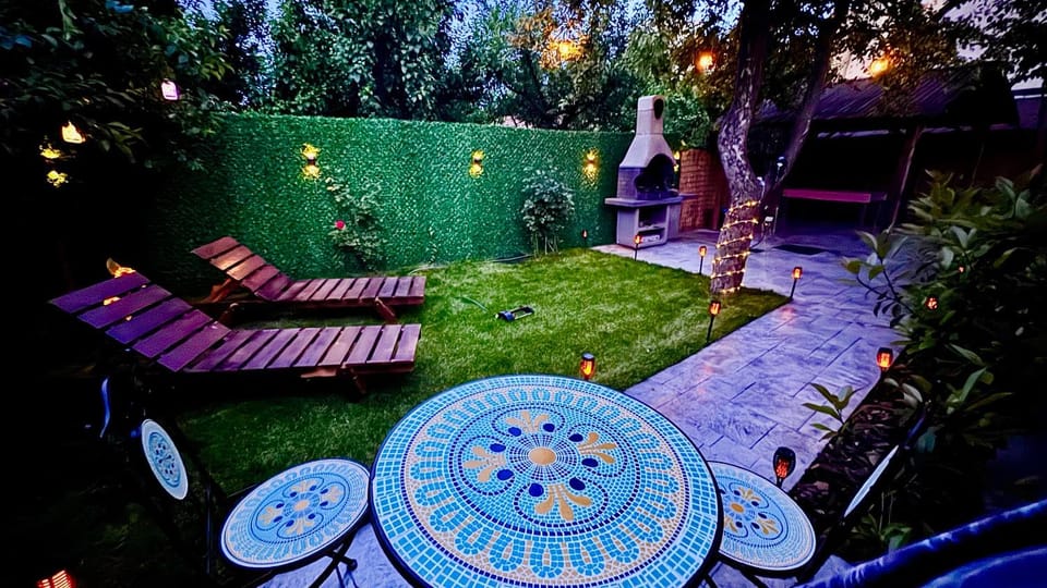 Garden, Seating area, sunbed