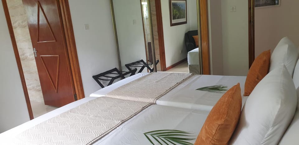 Property building, Photo of the whole room, Bedroom
