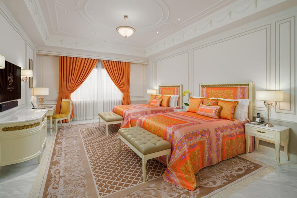 Bed, TV and multimedia, Photo of the whole room, Seating area, Bedroom, hair dresser