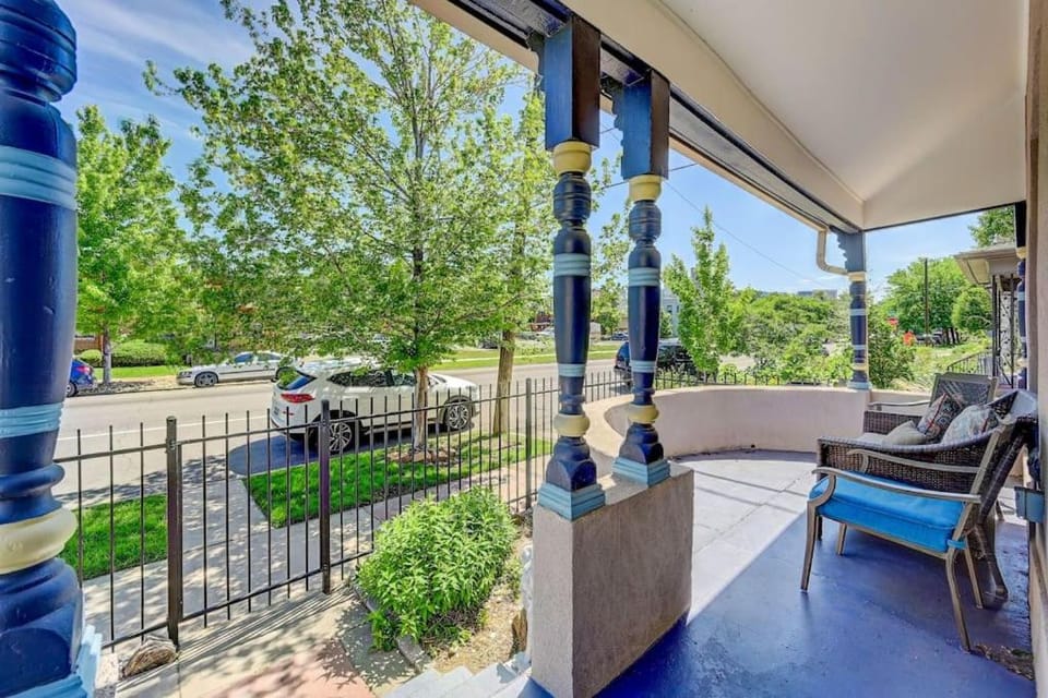 Property building, Garden, Balcony/Terrace, Seating area