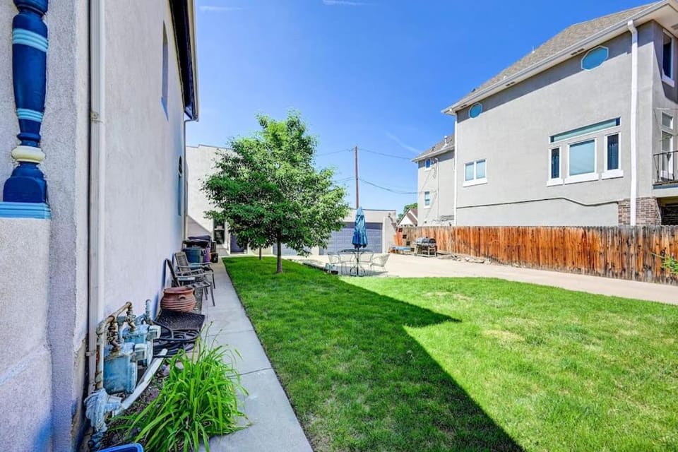 Day, Natural landscape, Garden view, Street view