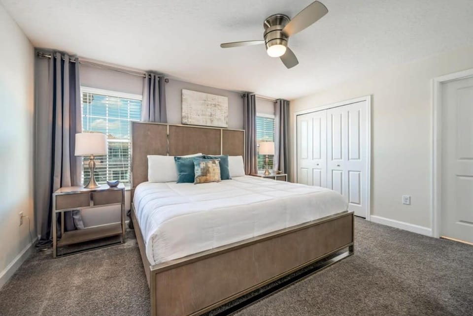 Magical Retreat, Spacious villa 10 min from Disney House in Kissimmee