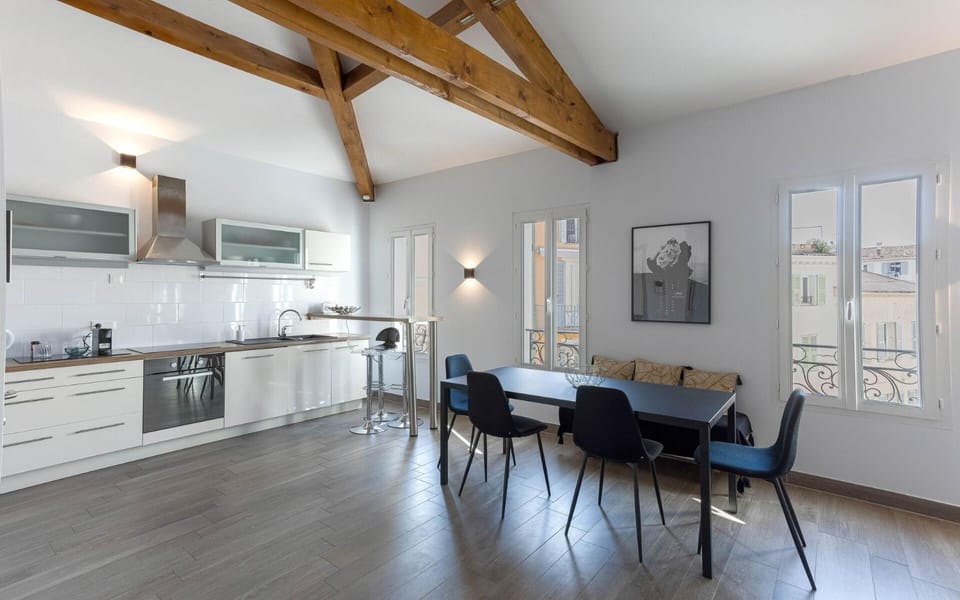 Dining area, kitchen