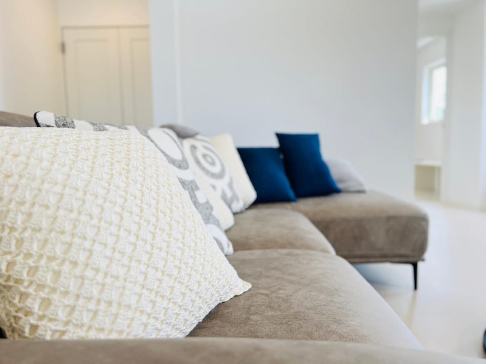 Living room, Decorative detail, Seating area
