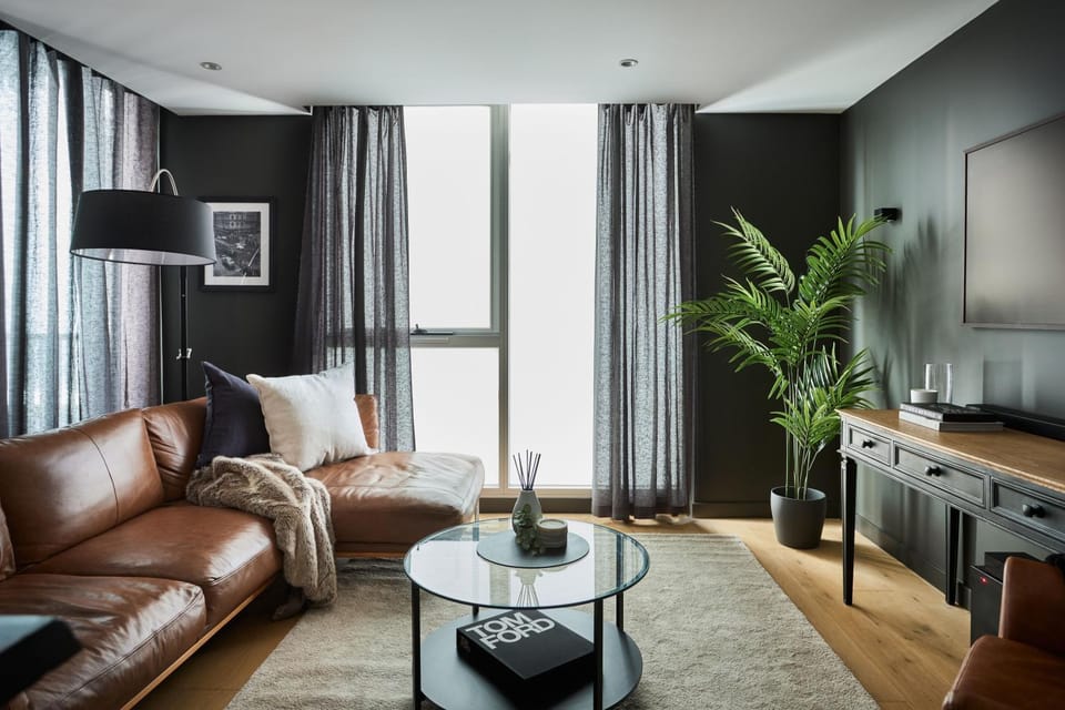 TV and multimedia, Living room, Seating area, Evening entertainment