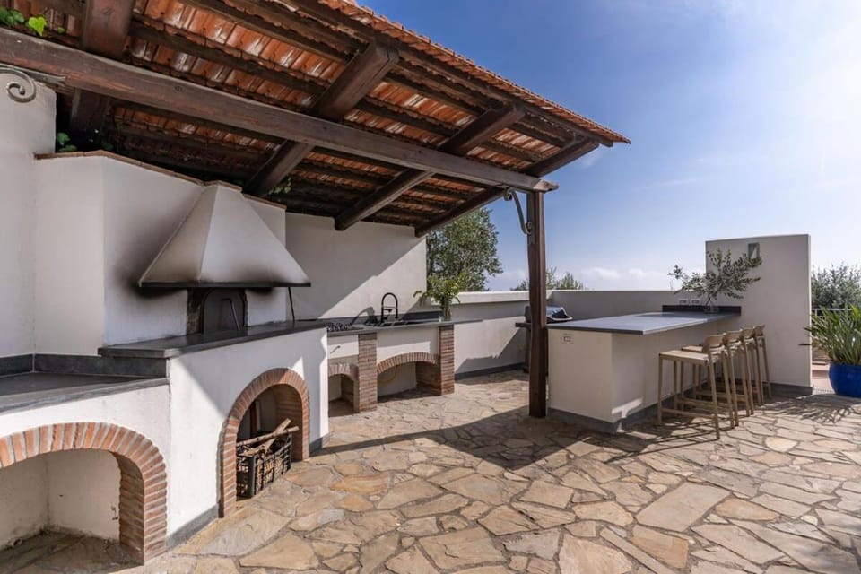 Patio, BBQ facilities