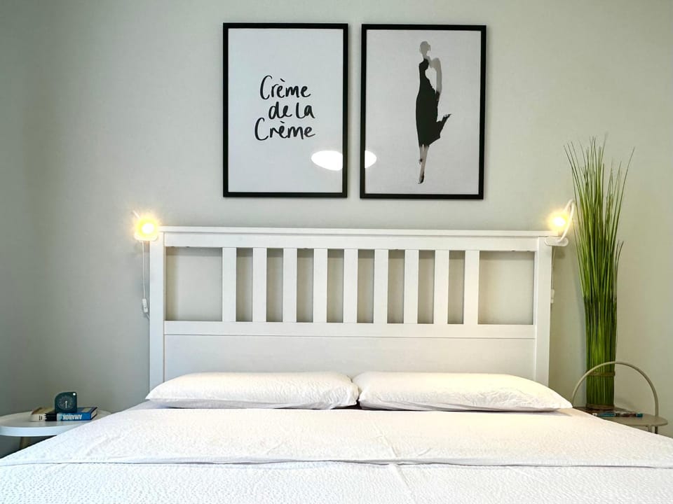 Bed, Decorative detail, Bedroom