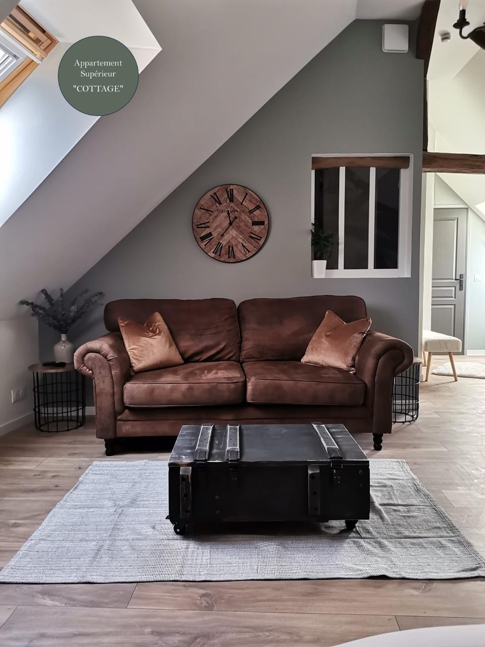 Living room, Seating area
