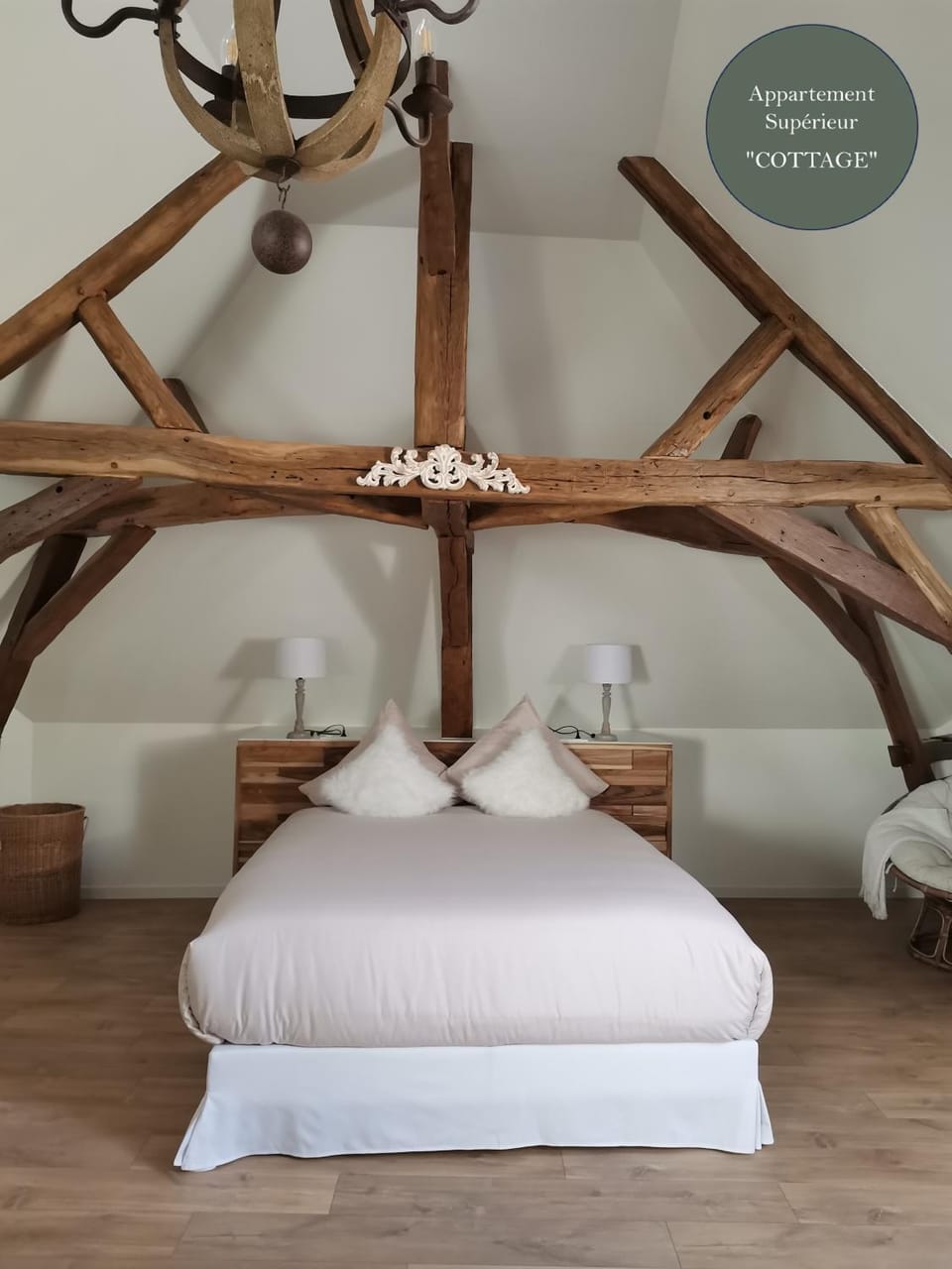 Photo of the whole room, Bedroom