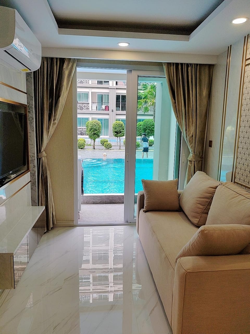 Pretty nice pool view一楼泳池景观房 Apartment in Pattaya City