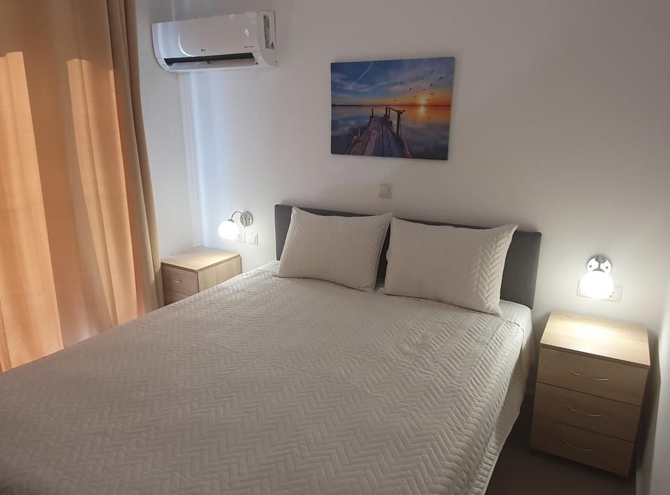 Bedroom, air conditioner